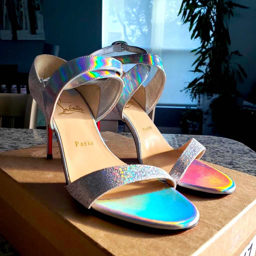 NEW Christian Louboutin Open Liloo Iridescent Silver Metallic Sandal 40